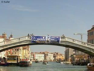 Blick auf die venezianische Ponte degli Scalzi